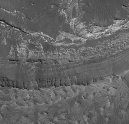 Features of Eos Chaos: High Slope (Original NASA/MGS/MSSS b/w Frame - 2)
Location near: 12,9° South Lat. and 49,5° West Long.  
Image width: ~3 Km (~1,9 mi)  
Illumination from: lower left  
Season: Southern Summer
Parole chiave: Mars from orbit - Chasmas - Eos Chasma