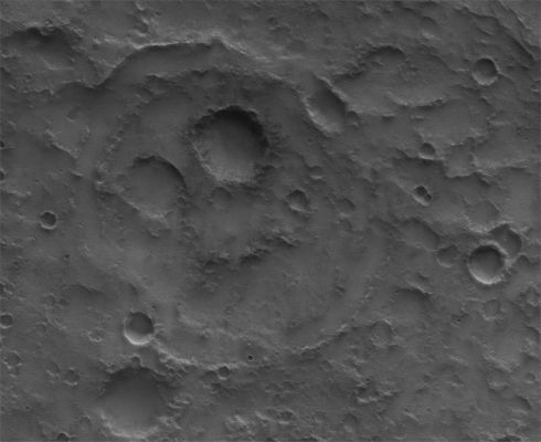 Buried Crater in Terra Sabaea (Original NASA/MGS/MSSS b/w Frame)
Caption originale:"This MGS-MOC image shows a 1,5 mt (~5 feet) per pixel view of a subdued circular feature which is probably an ancient Impact Crater that was buried and only partially exhumed (a common occurrence on Mars)".

Location near: 21,9° South Lat. and 338,6° West Long.
Image width: ~3 Km (~1,9 mi) 
Illumination from: upper left 
Season: Southern Summer

Parole chiave: Mars from orbit - Craters - Unmnamed Buried Crater