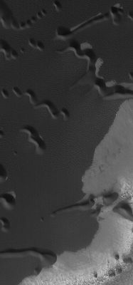 Dark Dunes and Frost in the North Polar Erg (Original NASA/JPL/MSSS b/w Frame)
Caption NASA originale:"This MGS-MOC image shows sand dunes in the North Polar Region of Mars, as they appeared during Northern Summer in December 2004". 

Location near: 78.1° North Lat. and 227,2° West Long.
Image width: ~3 Km (~1,9 mi) 
Illumination from: lower left 
Season: Northern Summer 
Parole chiave: Mars from orbit - North Polar Features - The Erg