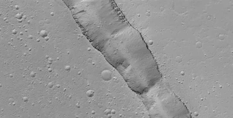 Deep Trough in Labeatis Fossae (Original NASA-MGS-MSSS b/w Frame) 
Caption NASA originale:"This MGS-MOC image shows a portion of a trough cutting across a dust-covered plain in the Labeatis Fossae Region of Mars. Boulders derived from the layered exposures near the top of the trough walls are resting on the floor, and in some locations, the sloping sidewalls of the dusty trough".

Location near: 22,1° North; 94,5° West
Image width: ~3 Km (~1,9 mi)  
Illumination from: lower left  
Season: Northern Spring
Parole chiave: Mars from orbit - Troughs - Labeatis Fossae Region