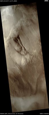 Huge Seepage in Argyre Region (Natural Colors; credits: Lunar Explorer Italia)
Mars Local Time: 16:02 (middle afternoon)
Coord. (centered): 52,0° South Lat. and 304,9° East Long.
Spacecraft altitude: 251,0 Km (such as about 156,9 miles) 
Original image scale range: 25,1 cm/pixel (with 1 x 1 binning) so objects ~ 75 cm across are resolved 
Map projected scale: 25 cm/pixel
Map projection: EQUIRECTANGULAR 
Emission Angle: 1,6° 
Phase Angle: 71,6°
Solar Incidence Angle: 70° (meaning that the Sun is about 20° above the Local Horizon)
Solar Longitude: 186,9° (Northern Autumn)
Credits: NASA/JPL/University of Arizona
Additional process. and coloring: Lunar Explorer Italia
Parole chiave: Mars from orbit - Seeps - Argyre Planitia