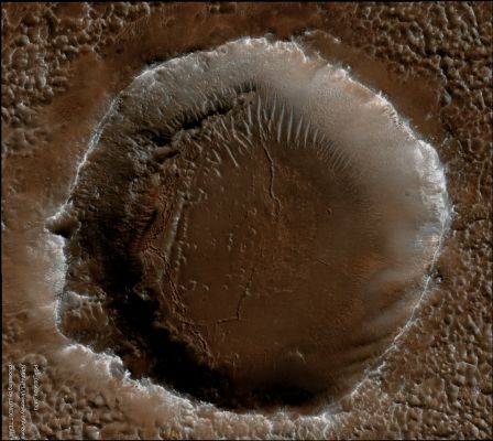 Inside Hale Crater (EDM n.2 - processing by: Dr M. Faccin; Natural Color credits: Lunexit)
nessun commento
Parole chiave: Mars from orbit - Craters - Hale Crater