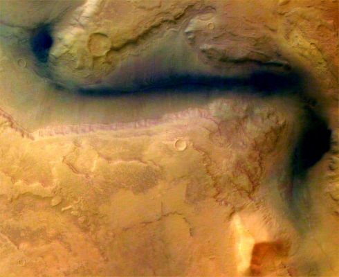 Pseudo-Lake in Reull Vallis (Absurde Colors; credits: ESA/DLR/FU Berlin, Dr G. Neukum)
...senza parole...
Parole chiave: Mars from orbit - Reull Vallis Region
