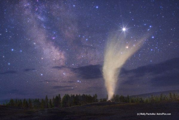 Old Faithful...

Caption NASA:"You don't have to be at Yellowstone to see a sky this beautiful, but it helps. Only at Yellowstone National Park in Wyoming, USA, would you see the picturesque foreground of the famous "Old Faithful Geyser" erupting in front an already picturesque sky. Old Faithful Geyser, visible in the foreground, is seen propelling a stream of hot water over 30 mt up in the air. This happens predictably for a few minutes about every 90 minutes. Also predictable are the brightest orbs that popular the nighttime sky, although those visible at any one time keep changing. Visible far in the background sky of this mid-June image are the plane of our Milky Way Galaxy on the left, and the bright planet Jupiter on the right. Jupiter is the brightest celestial object in the entire image. Old Faithful has been erupting at least since the late 1800s".
Nota: siamo curiosi di vedere quando la NASA "ipotizzerà" (ironizziamo, poichè le evidenze fotografiche in nostro possesso sono già innumerevoli) che alcuni fenomeni attualmente catalogati come "minicicloni" o "Dust Devils" (DD) sono, in realtà (ed in maniera particolare nelle aree presso-polari), dei geysers. 
Geysers che, a volte, eruttano fango e ghiaccio e, altre volte - forse - acqua calda ed idrocarburi.

Staremo a vedere...
Parole chiave: Artistic Pictures